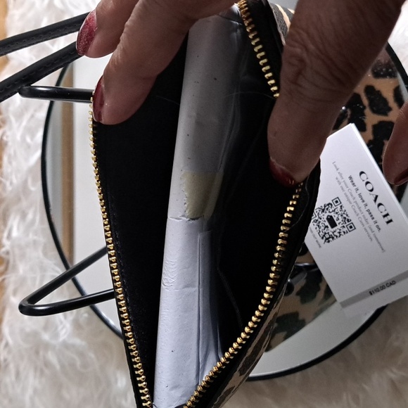 Coach Corner NWTs Zip Wristlet Wallet With Leopard Print - Picture 8 of 8